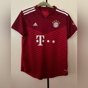FC Bayern 2021-2022 Home Jersey - Women’s M